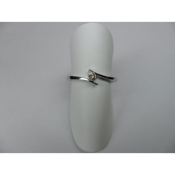 Twisted solitaire ring